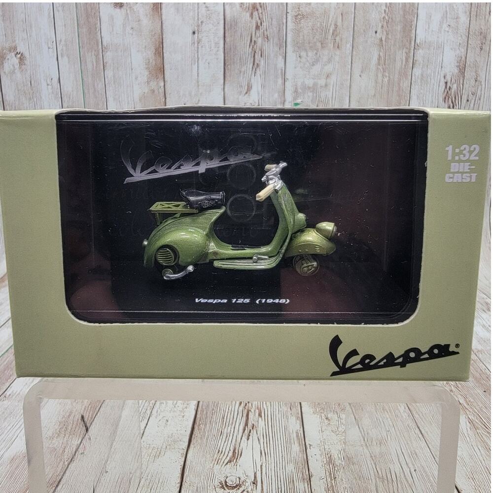 New-Ray 1948 Vespa 125 Moped 1/32 Diecast G Scale LGB Size New Ray NewRay Bike